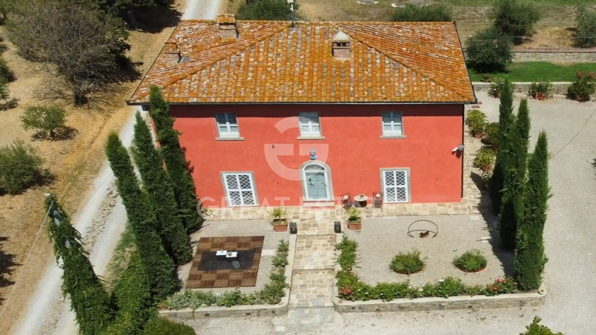 Villa 397m² in Italy, Arezzo. Priced at 1700000€ rent photo-5