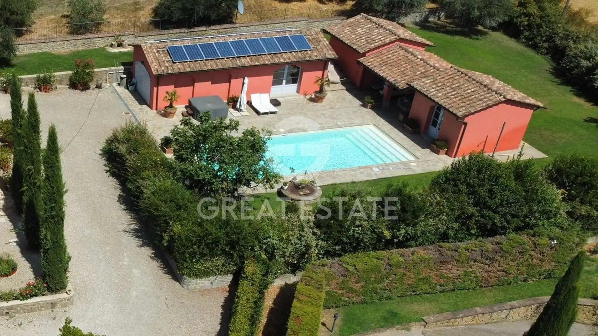 Villa 397m² in Italy, Arezzo. Priced at 1700000€ rent photo-6