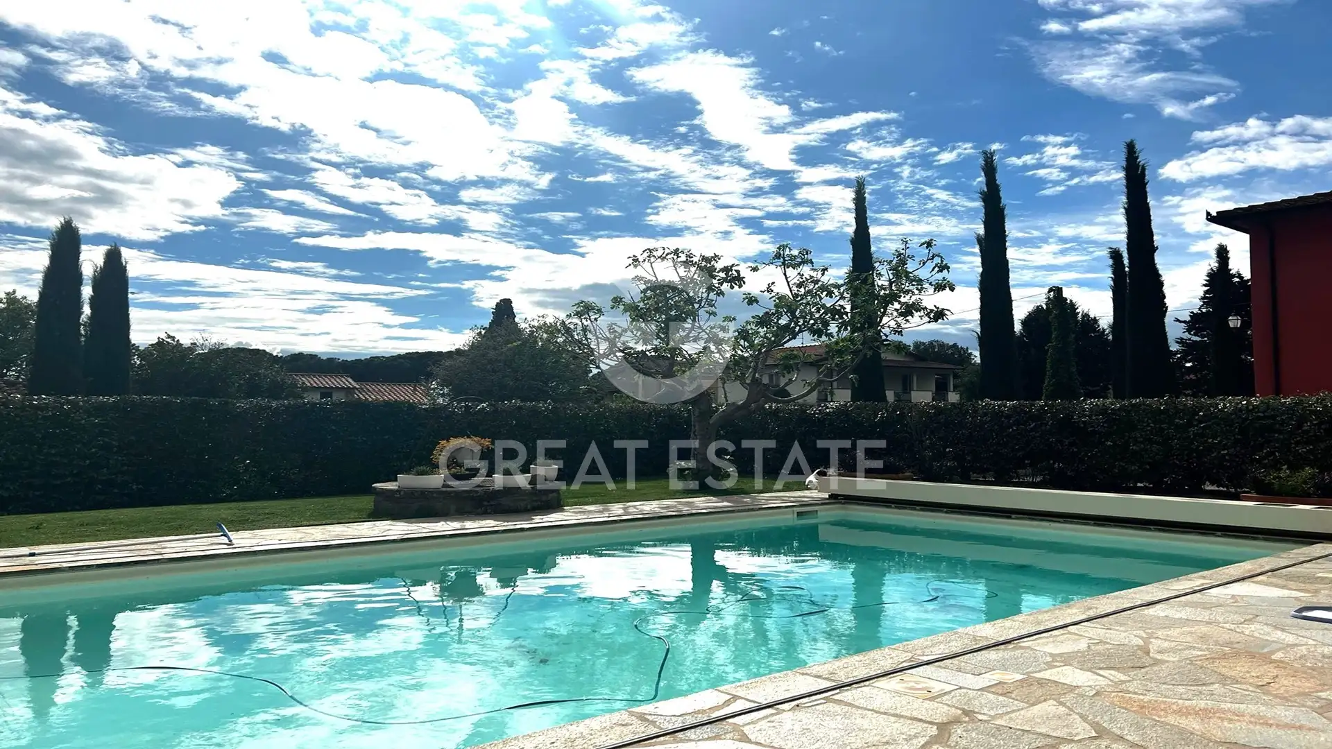 Villa 397m² in Italy, Arezzo. Priced at 1700000€ rent photo-7
