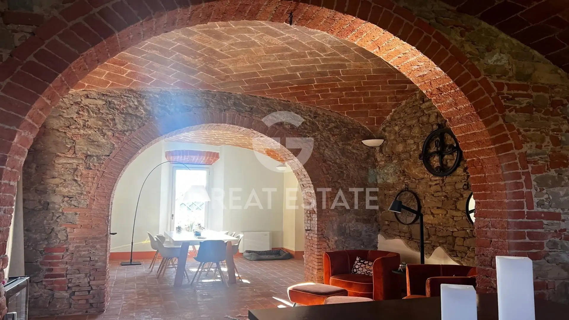 Villa 397m² in Italy, Arezzo. Priced at 1700000€ rent photo-11