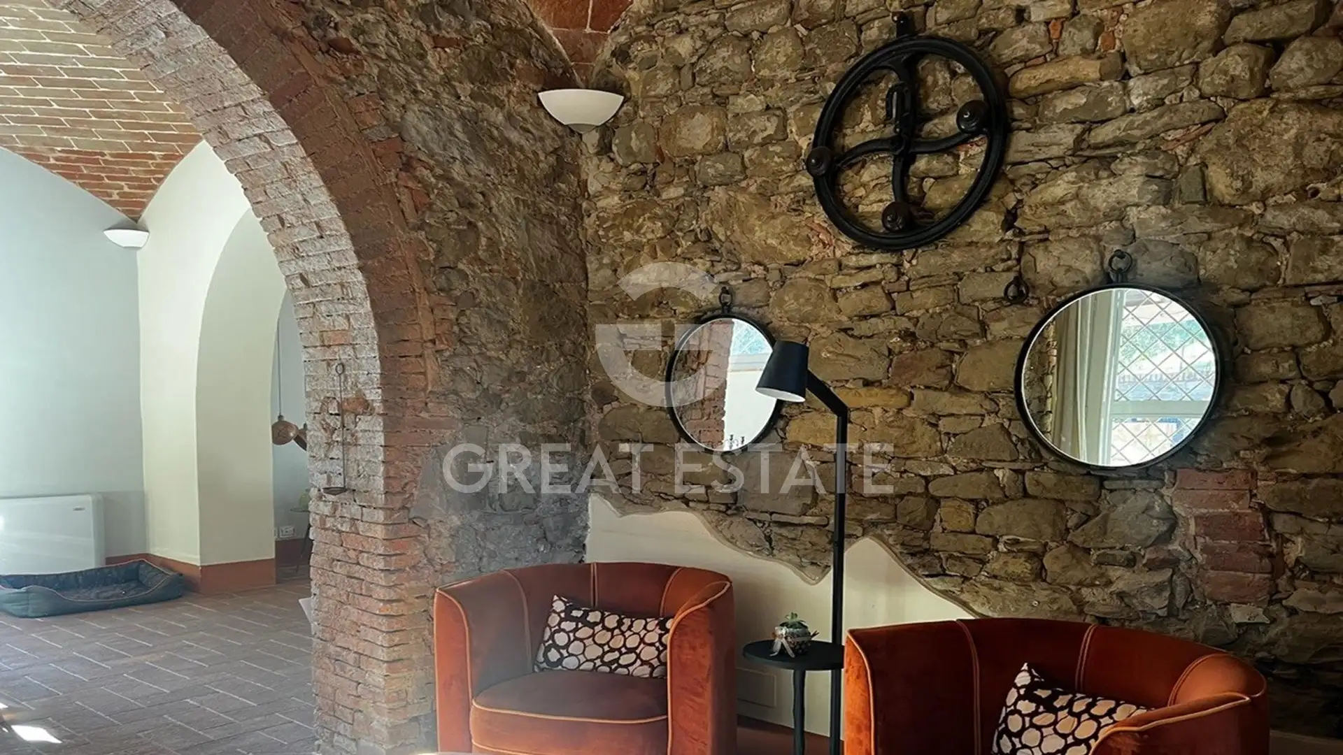 Villa 397m² in Italy, Arezzo. Priced at 1700000€ rent photo-14