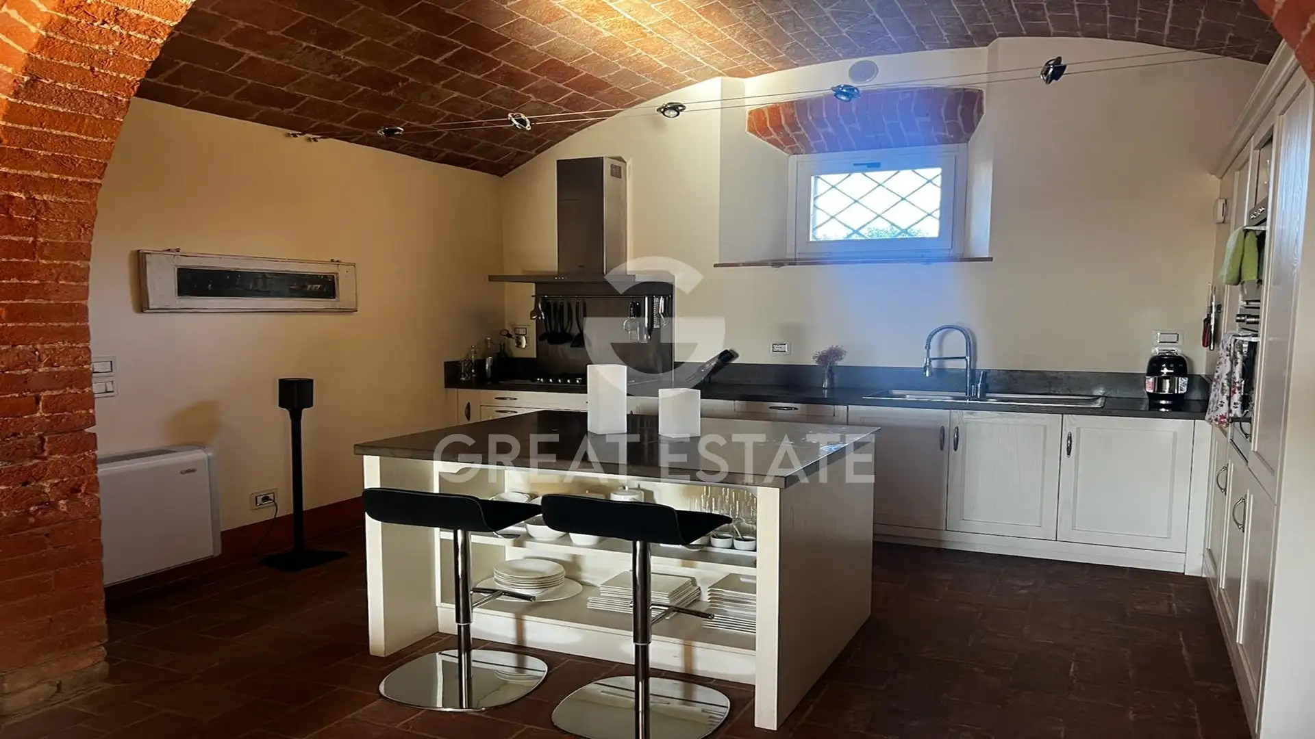 Villa 397m² in Italy, Arezzo. Priced at 1700000€ rent photo-15