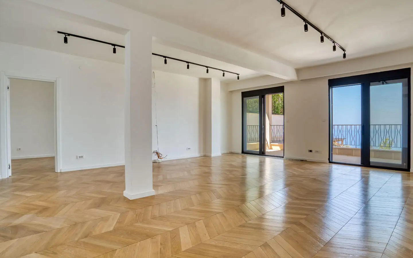 Villa 450m² in Montenegro, Budva. Priced at 1400000€ rent photo-8