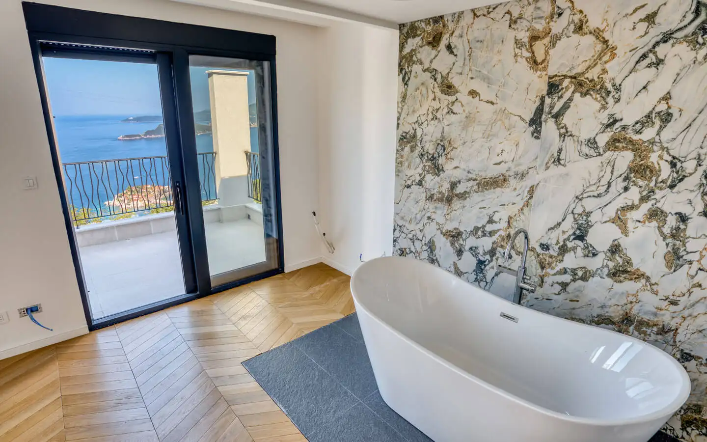 Villa 450m² in Montenegro, Budva. Priced at 1400000€ rent photo-9