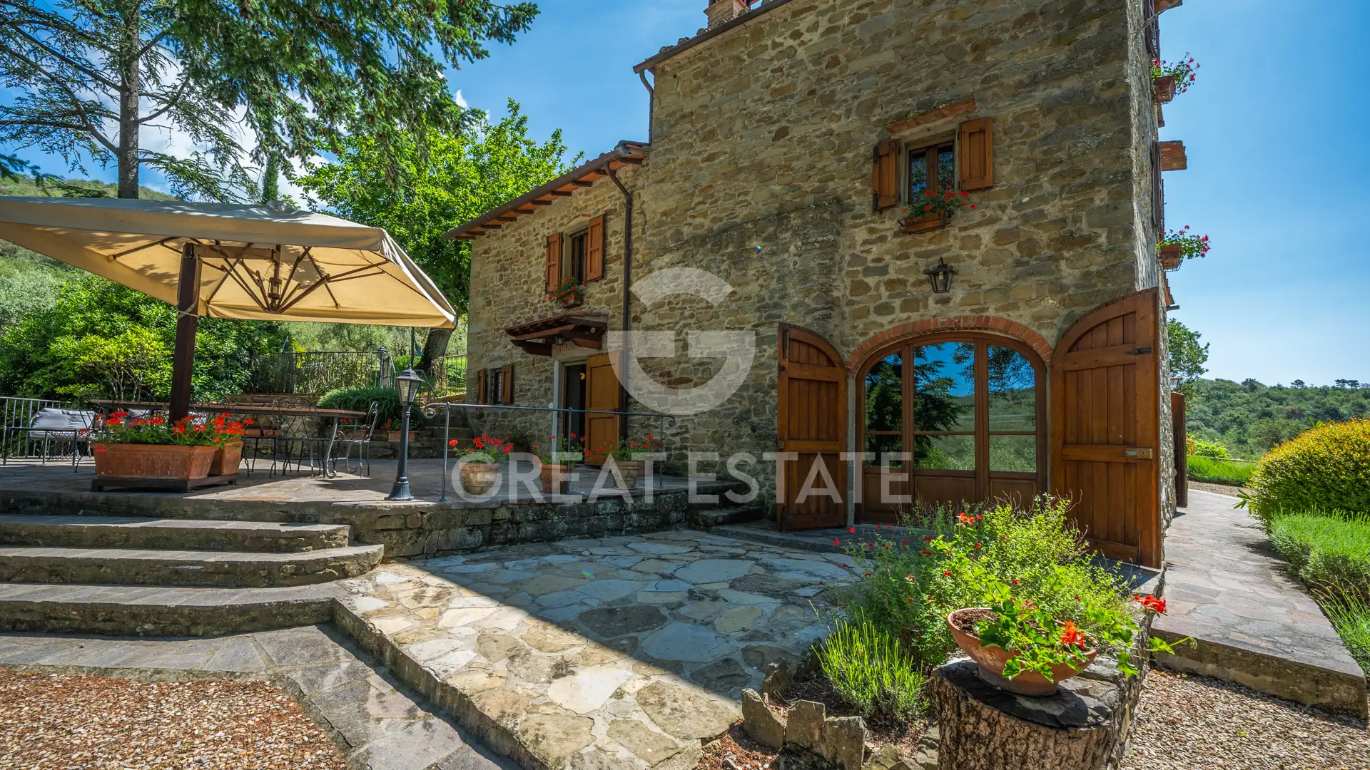 House 293m² in Italy, Arezzo. Priced at 950000€ rent photo-4
