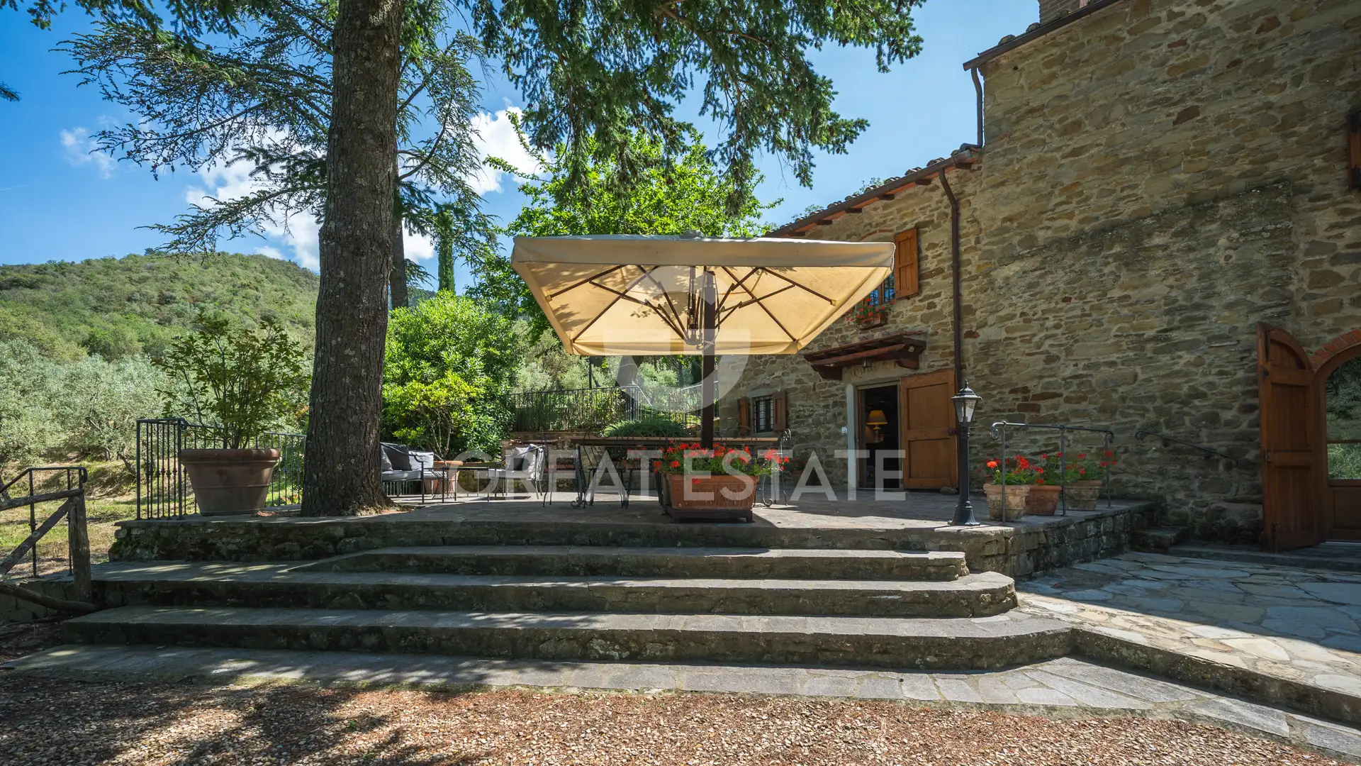 House 293m² in Italy, Arezzo. Priced at 950000€ rent photo-5