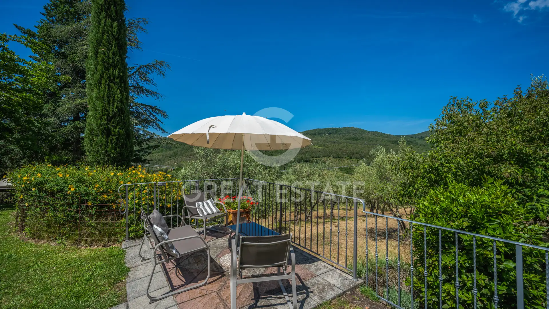House 293m² in Italy, Arezzo. Priced at 950000€ rent photo-8