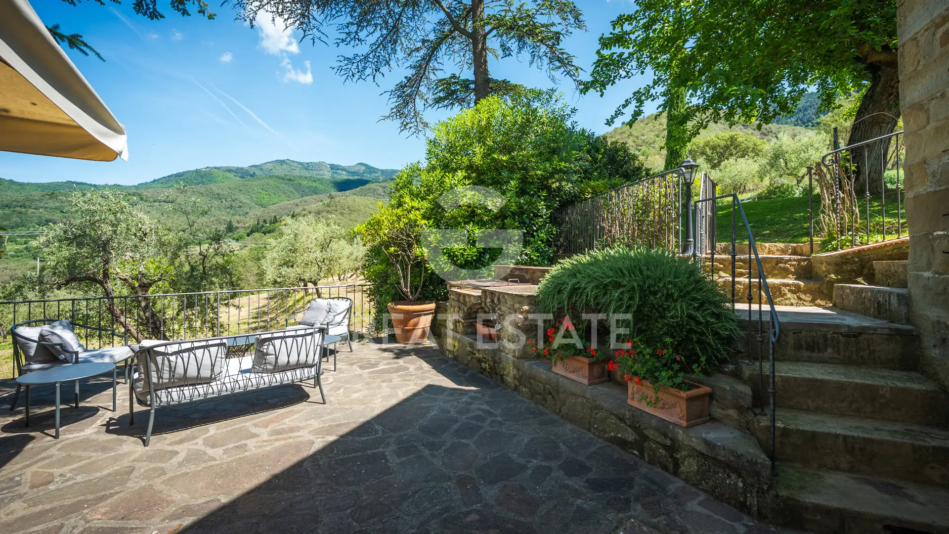 House 293m² in Italy, Arezzo. Priced at 950000€ rent photo-9