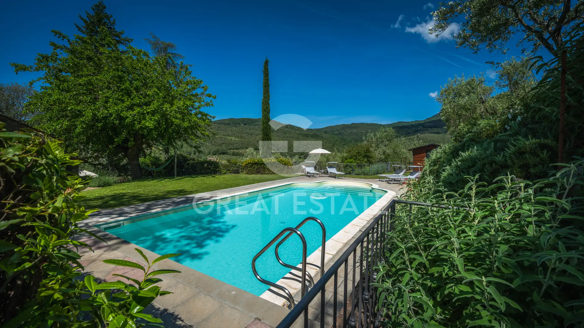 House 293m² in Italy, Arezzo. Priced at 950000€ rent photo-14