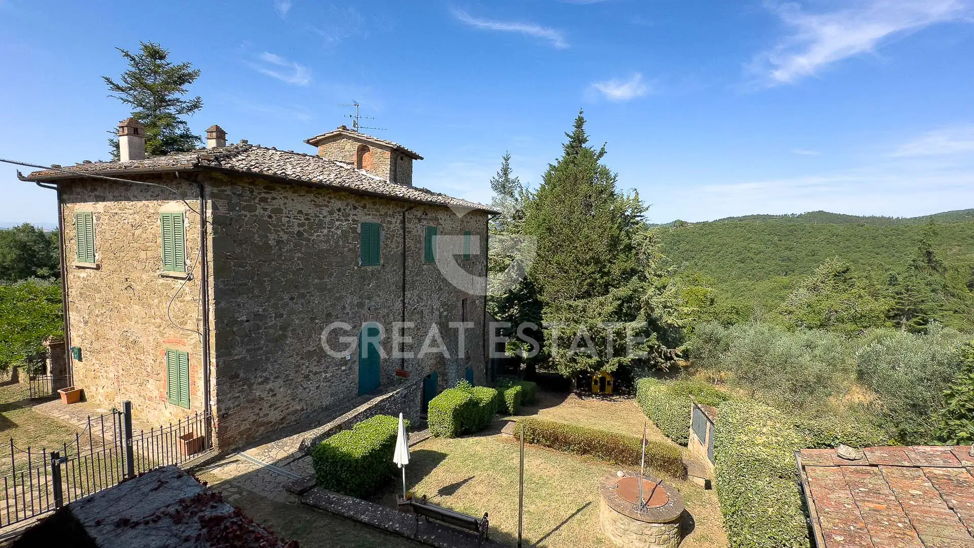 House 600m² in Italy, Siena. Priced at 1350000€ rent photo-3