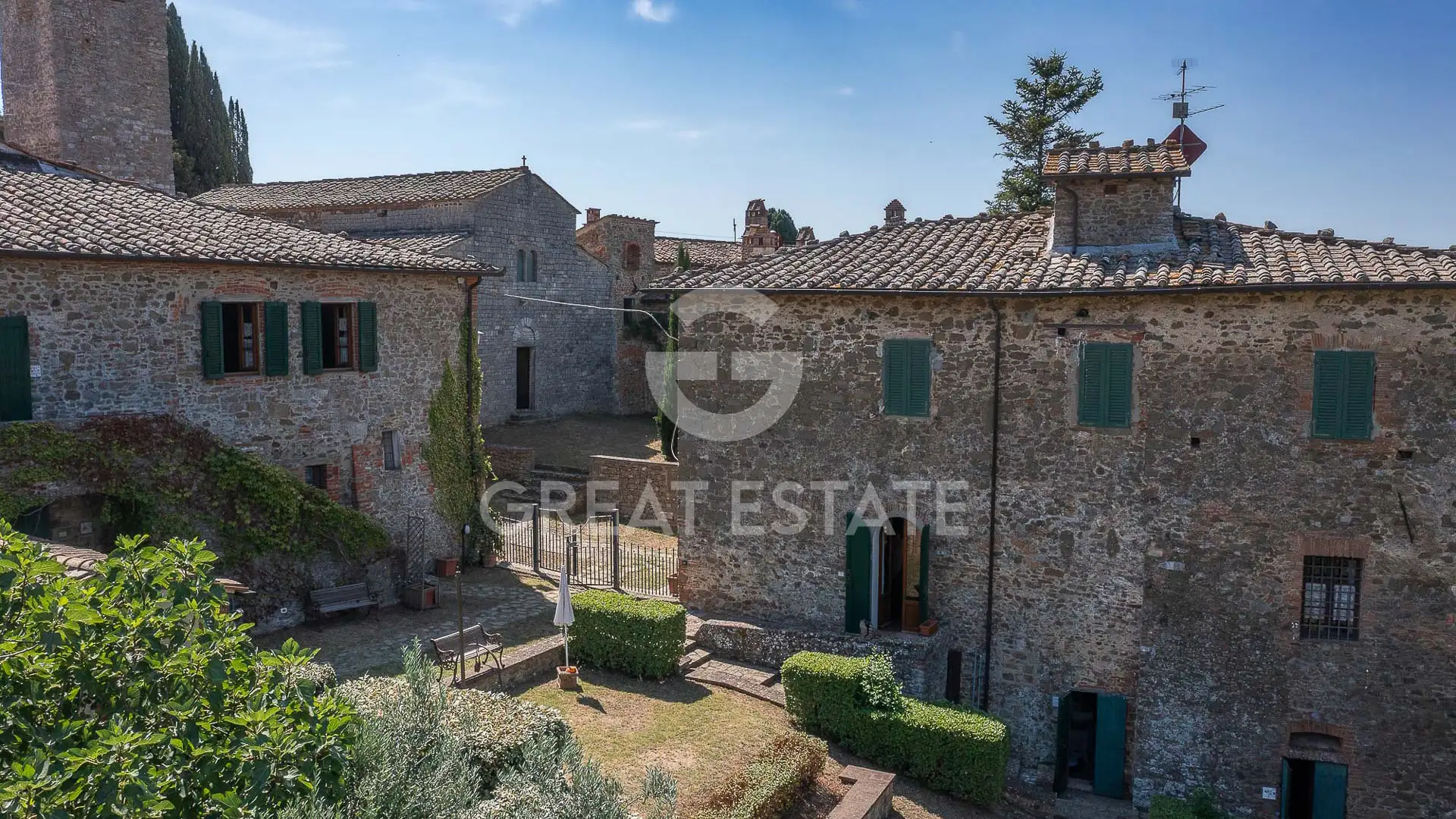 House 600m² in Italy, Siena. Priced at 1350000€ rent photo-8