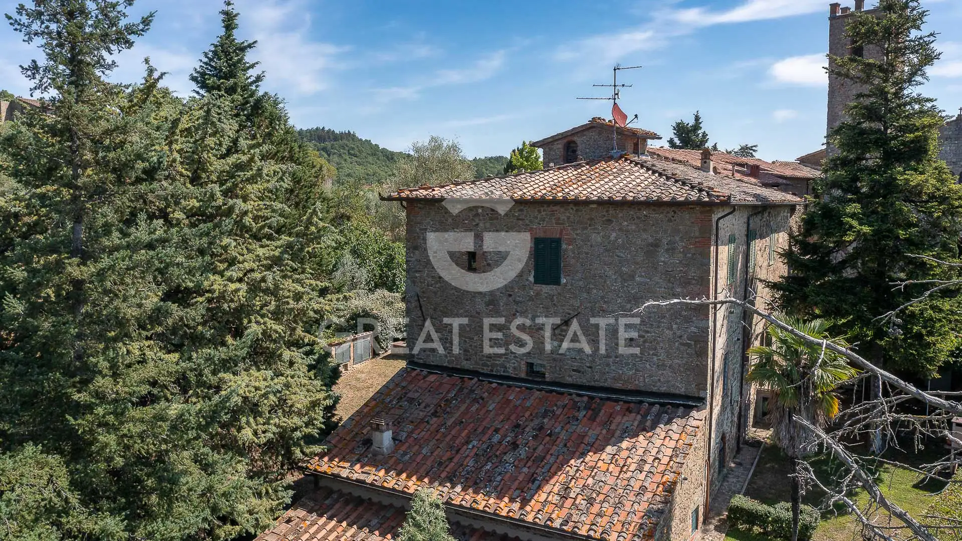 House 600m² in Italy, Siena. Priced at 1350000€ rent photo-9