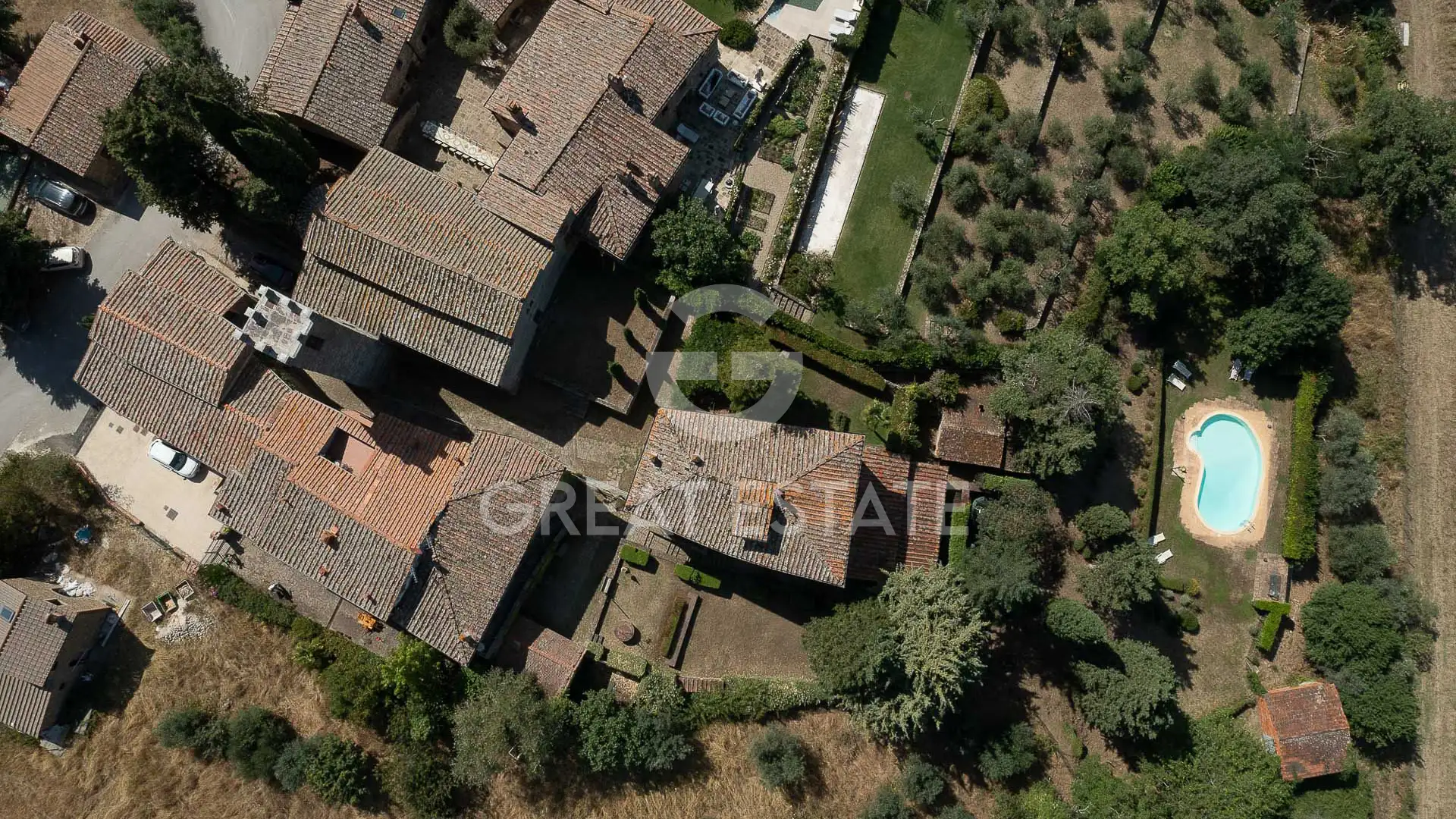 House 600m² in Italy, Siena. Priced at 1350000€ rent photo-11
