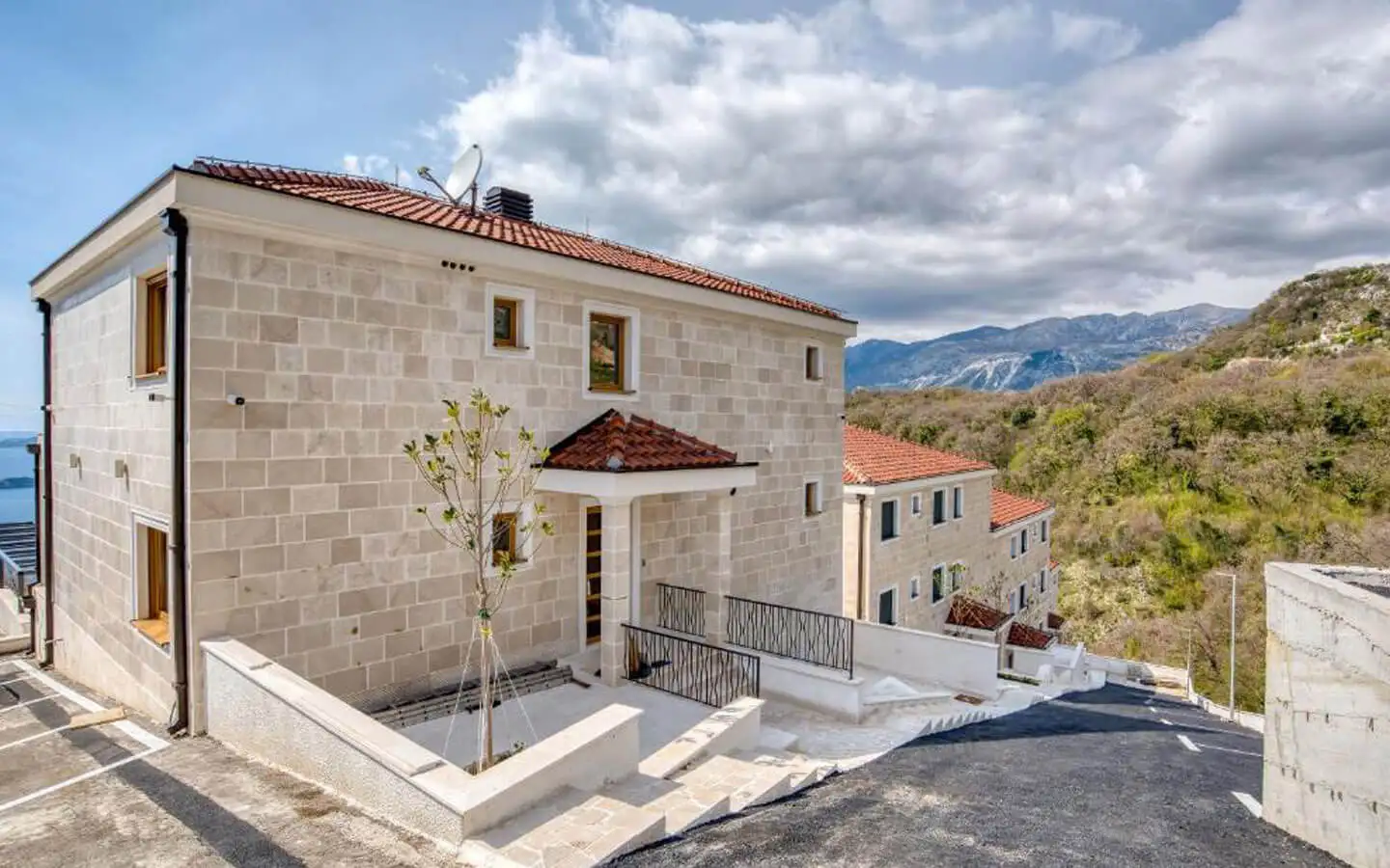 Villa 345m² in Montenegro, Budva. Priced at 1600000€ rent photo-8