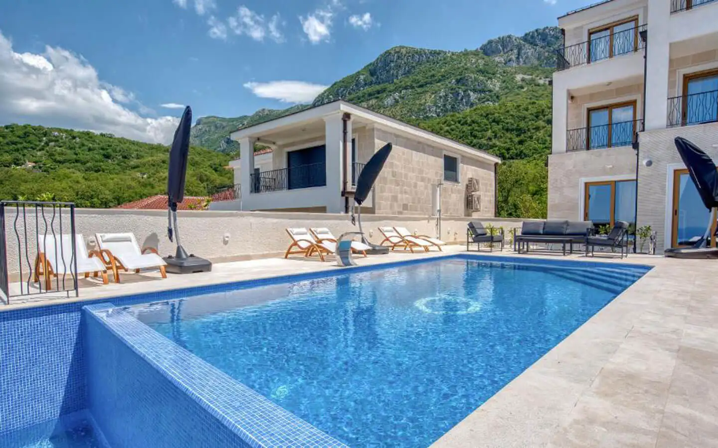 Villa 345m² in Montenegro, Budva. Priced at 1600000€ rent photo-9