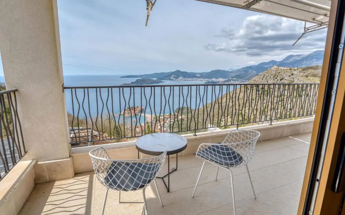 Villa 345m² in Montenegro, Budva. Priced at 1600000€ rent photo-11