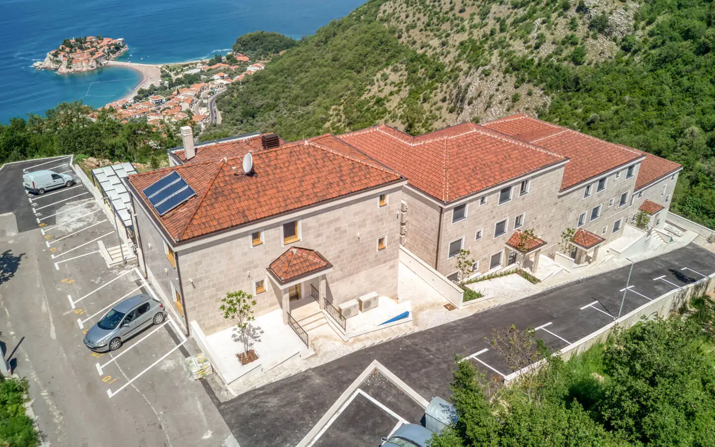Villa 345m² in Montenegro, Budva. Priced at 1600000€ rent photo-12