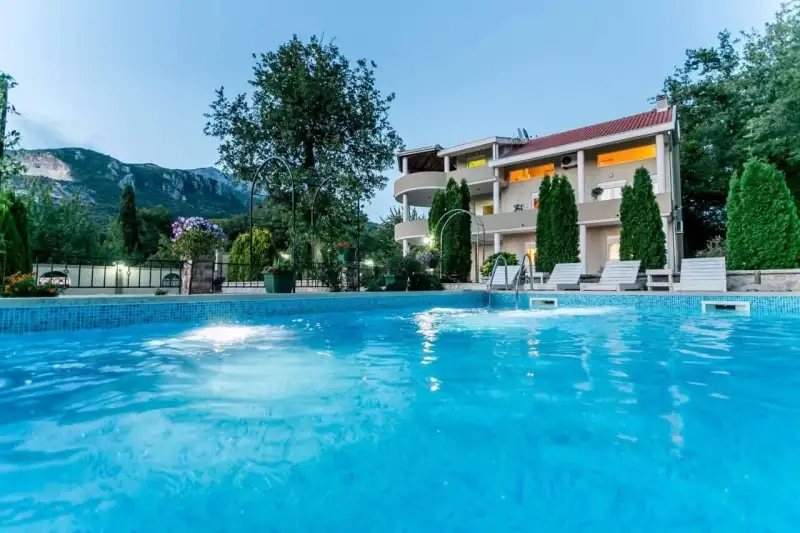 House 398m² in Montenegro, Herceg Novi. Priced at 580000€ rent photo-1