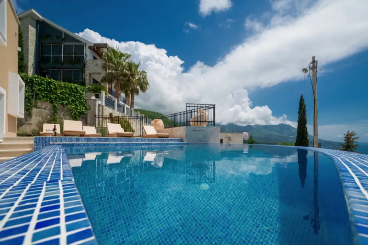 House 170m² in Montenegro, Becici. Priced at 550000€ rent photo-1