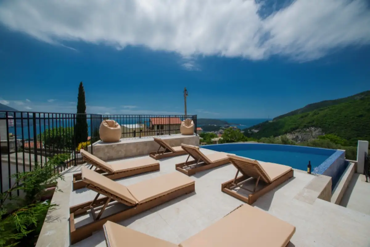 House 170m² in Montenegro, Becici. Priced at 550000€ rent photo-4