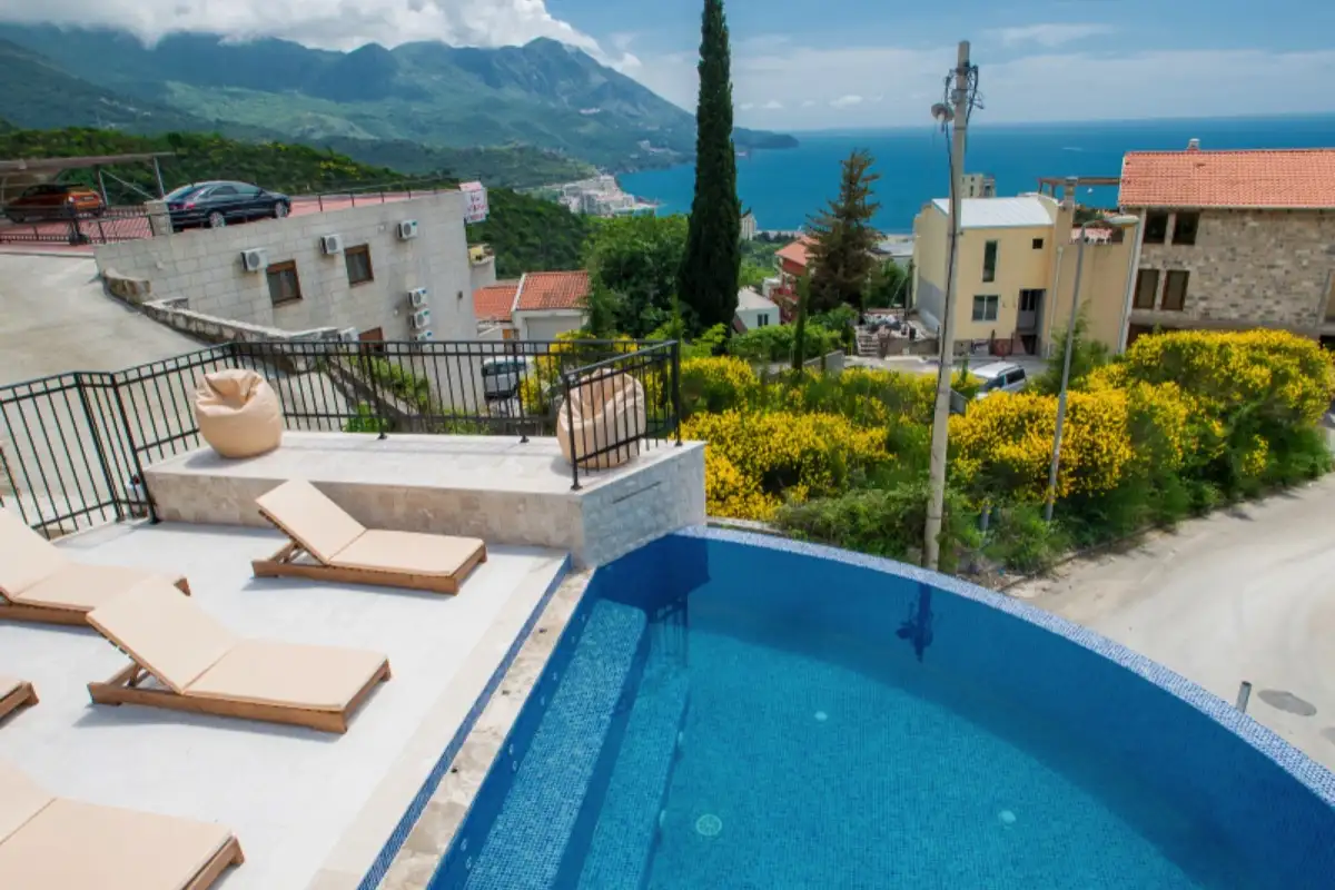 House 170m² in Montenegro, Becici. Priced at 550000€ rent photo-6