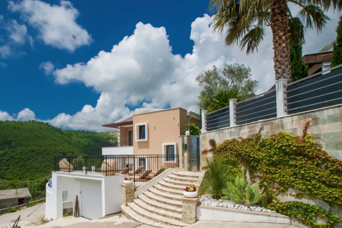 House 170m² in Montenegro, Becici. Priced at 550000€ rent photo-7