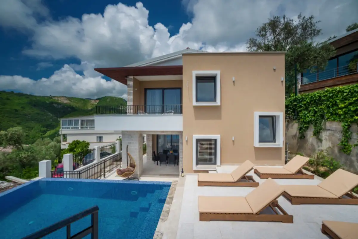 House 170m² in Montenegro, Becici. Priced at 550000€ rent photo-9