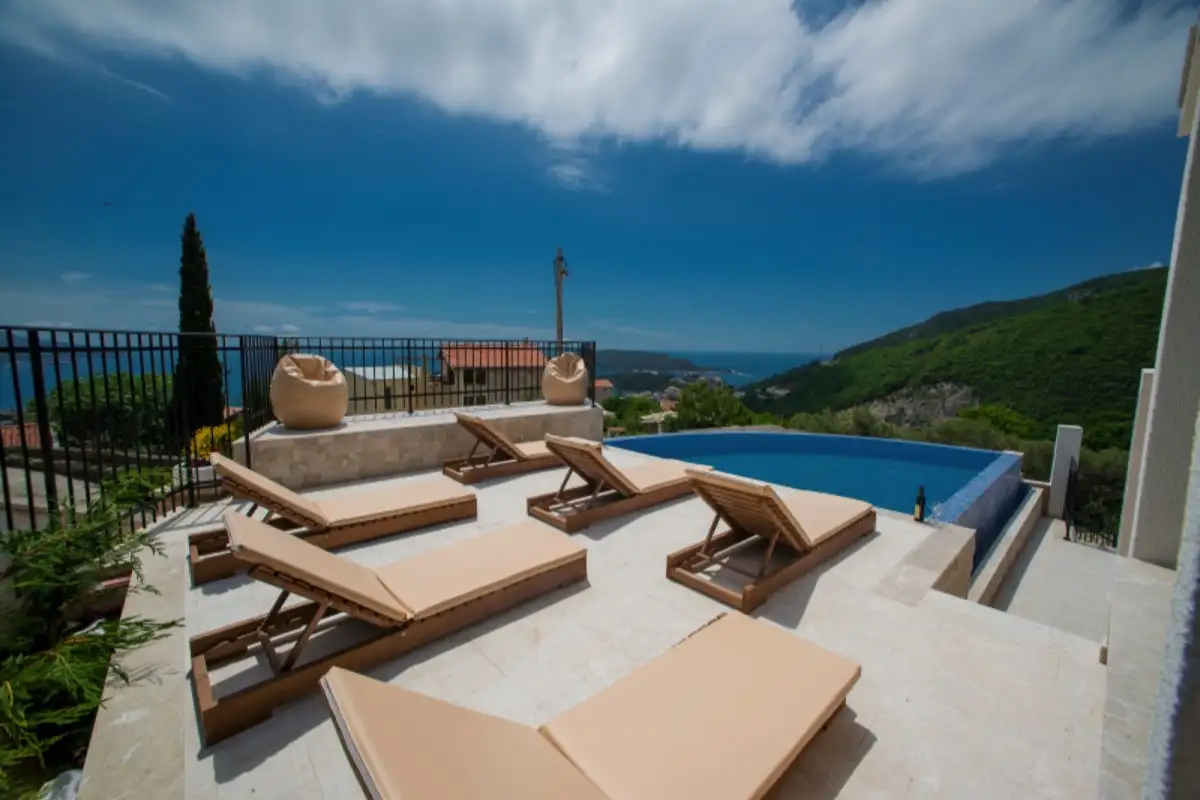 House 170m² in Montenegro, Becici. Priced at 550000€ rent photo-10