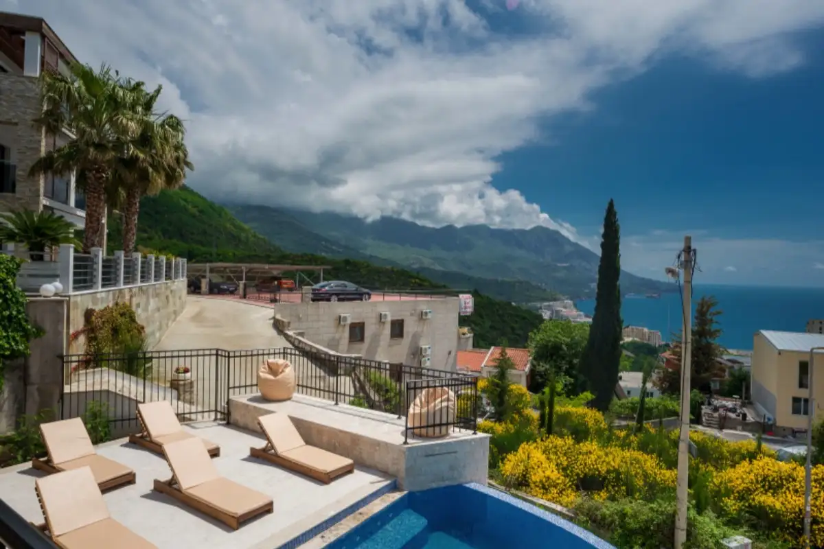 House 170m² in Montenegro, Becici. Priced at 550000€ rent photo-11