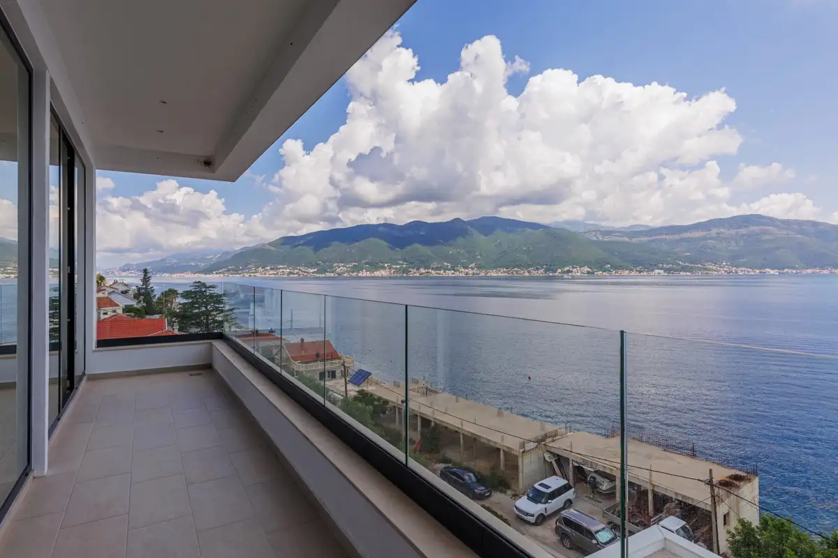 House 200m² in Montenegro, Krasici. Priced at 540000€ rent photo-1