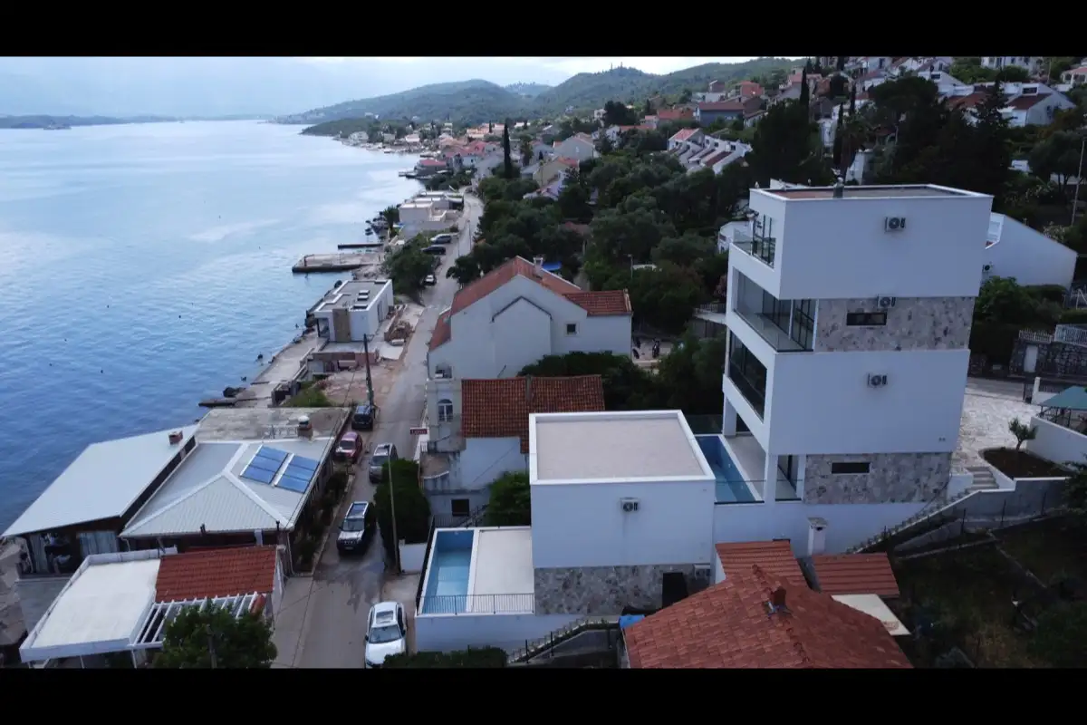 House 200m² in Montenegro, Krasici. Priced at 540000€ rent photo-5