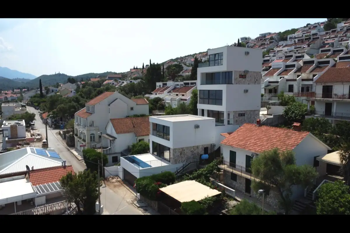 House 200m² in Montenegro, Krasici. Priced at 540000€ rent photo-6