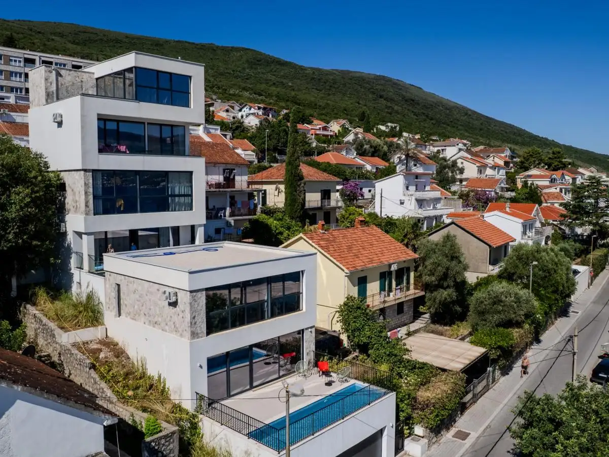 House 200m² in Montenegro, Krasici. Priced at 540000€ rent photo-18