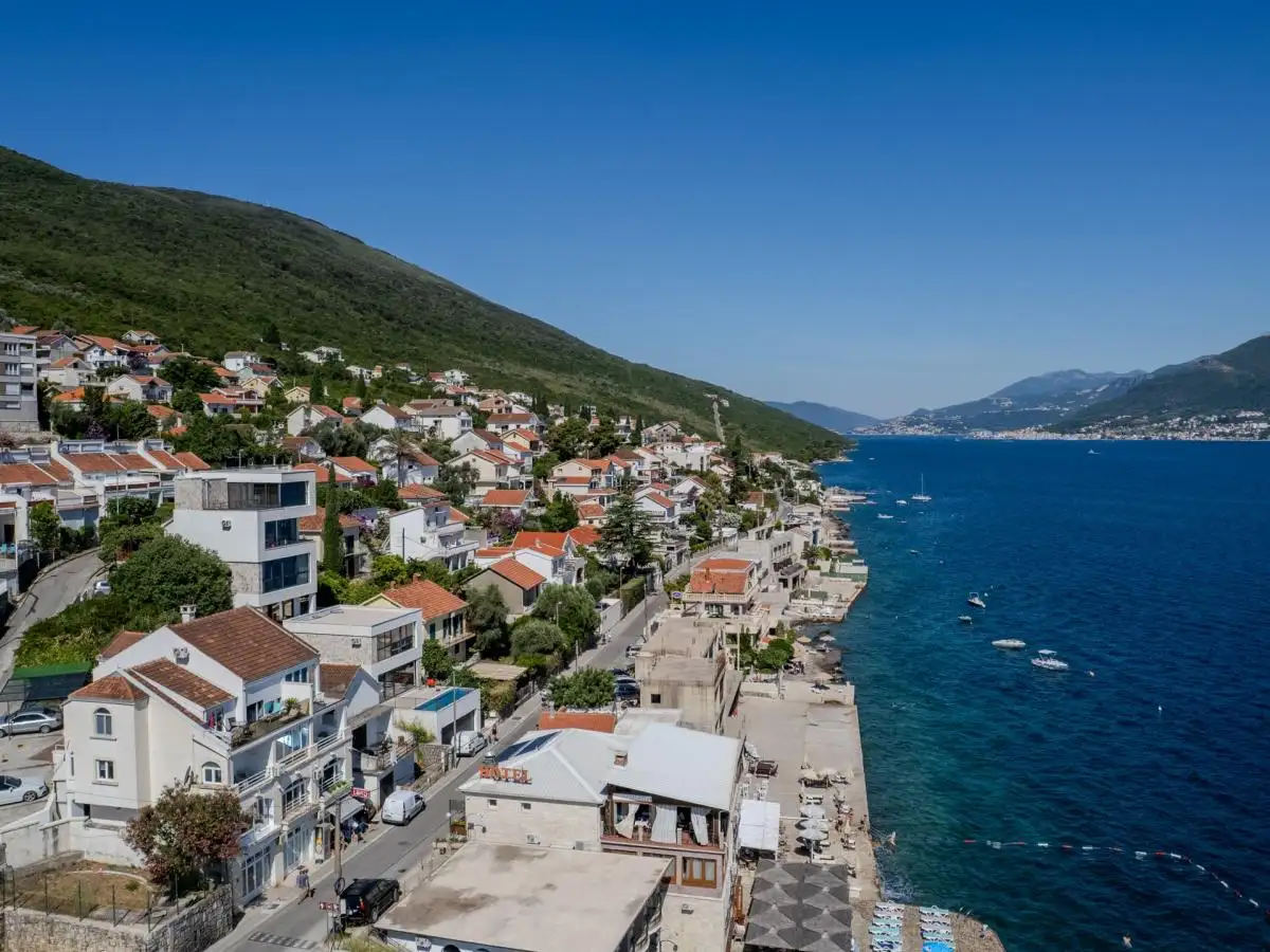 House 200m² in Montenegro, Krasici. Priced at 540000€ rent photo-20