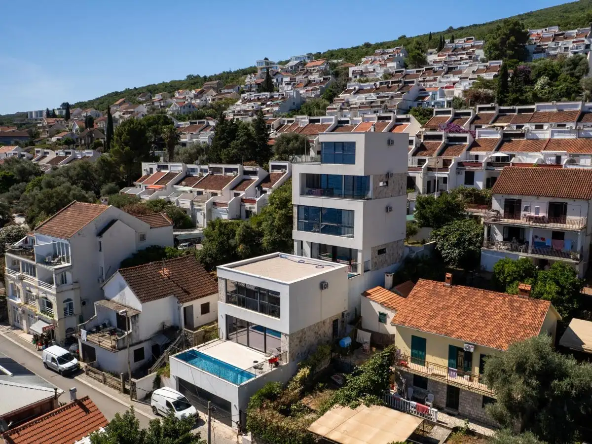 House 200m² in Montenegro, Krasici. Priced at 540000€ rent photo-25