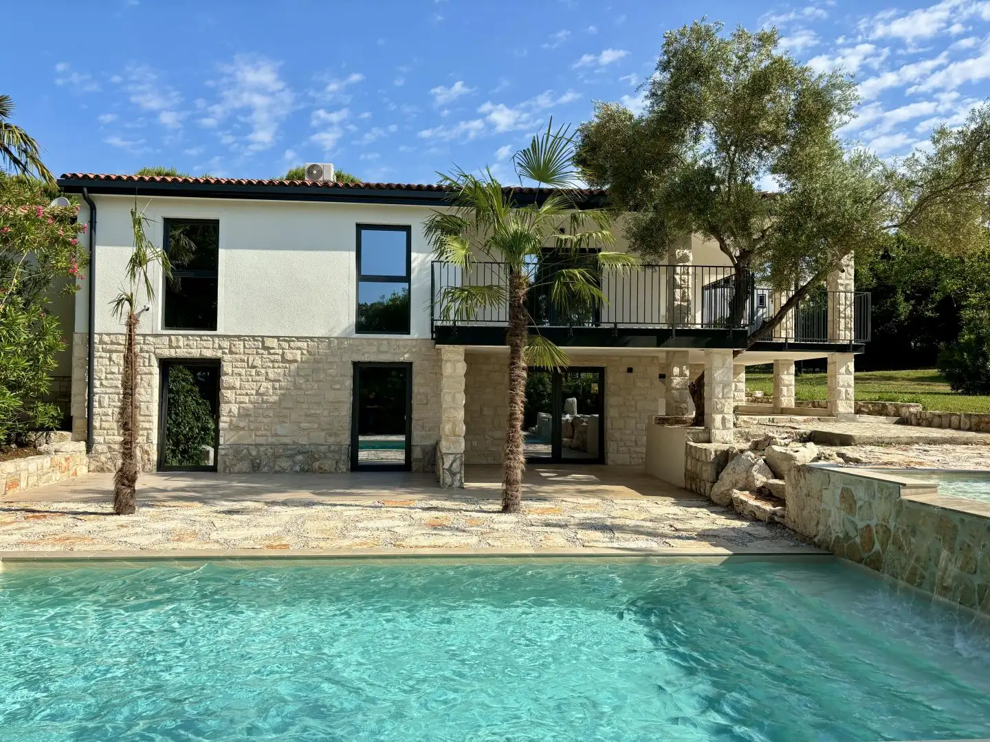 Villa 372m² in Croatia, Umag. Priced at 1490000€ rent photo-2