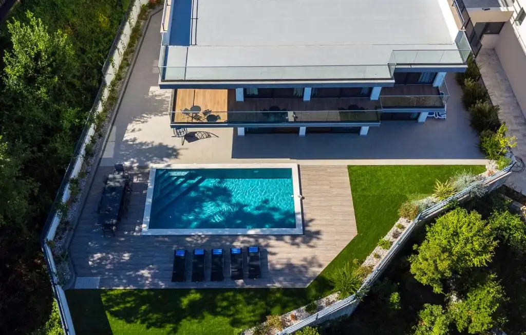 House 400m² in Croatia, Opatija. Priced at 1800000€ rent photo-3