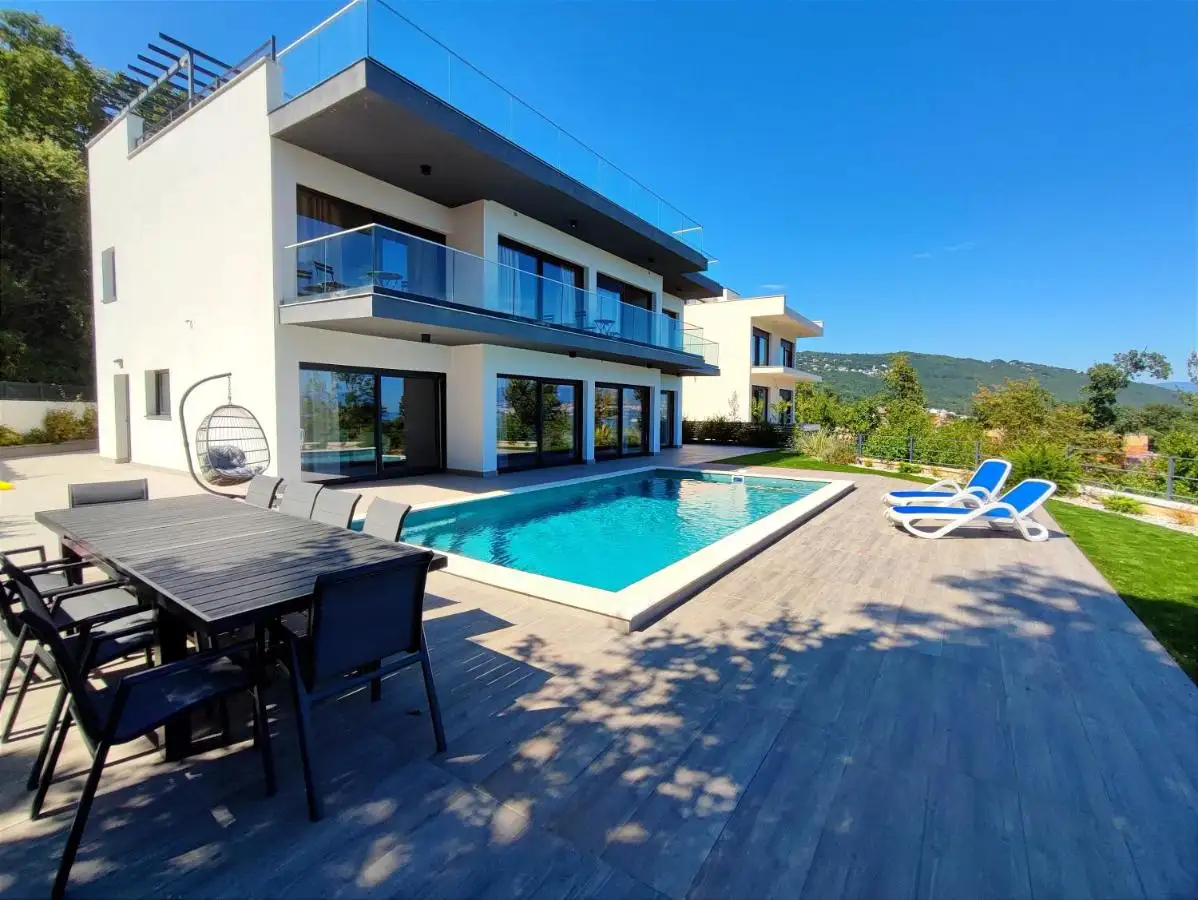 House 400m² in Croatia, Opatija. Priced at 1800000€ rent photo-7