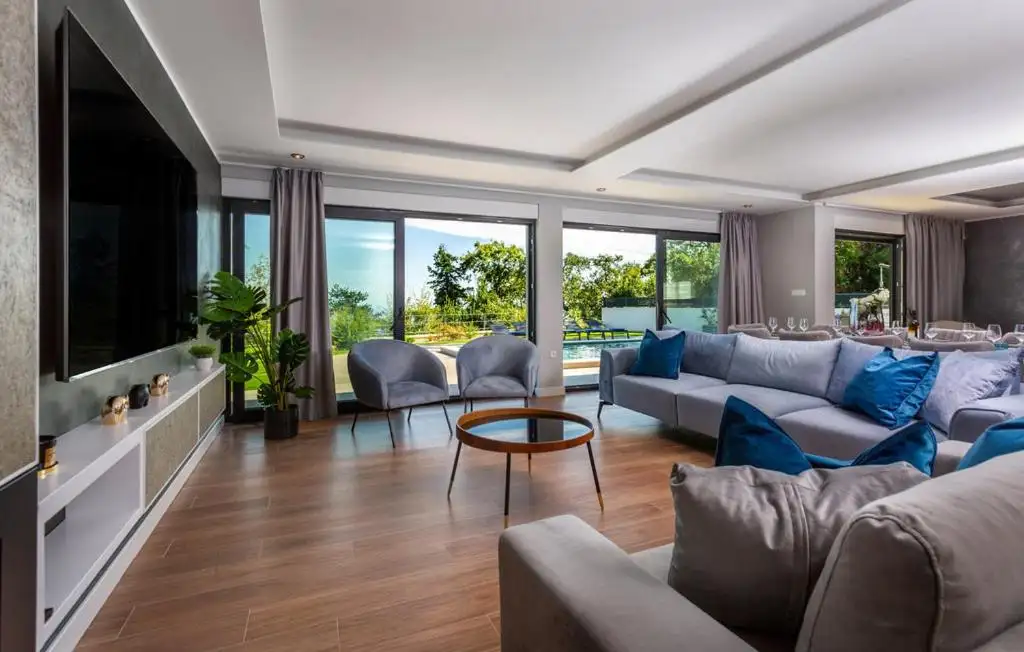 House 400m² in Croatia, Opatija. Priced at 1800000€ rent photo-8