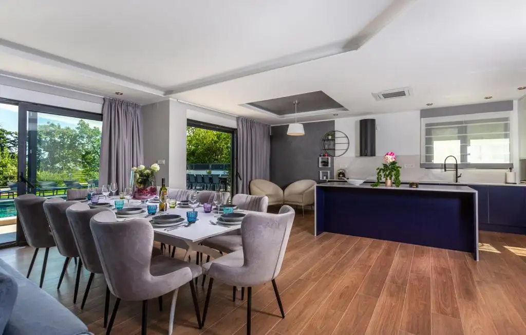 House 400m² in Croatia, Opatija. Priced at 1800000€ rent photo-9