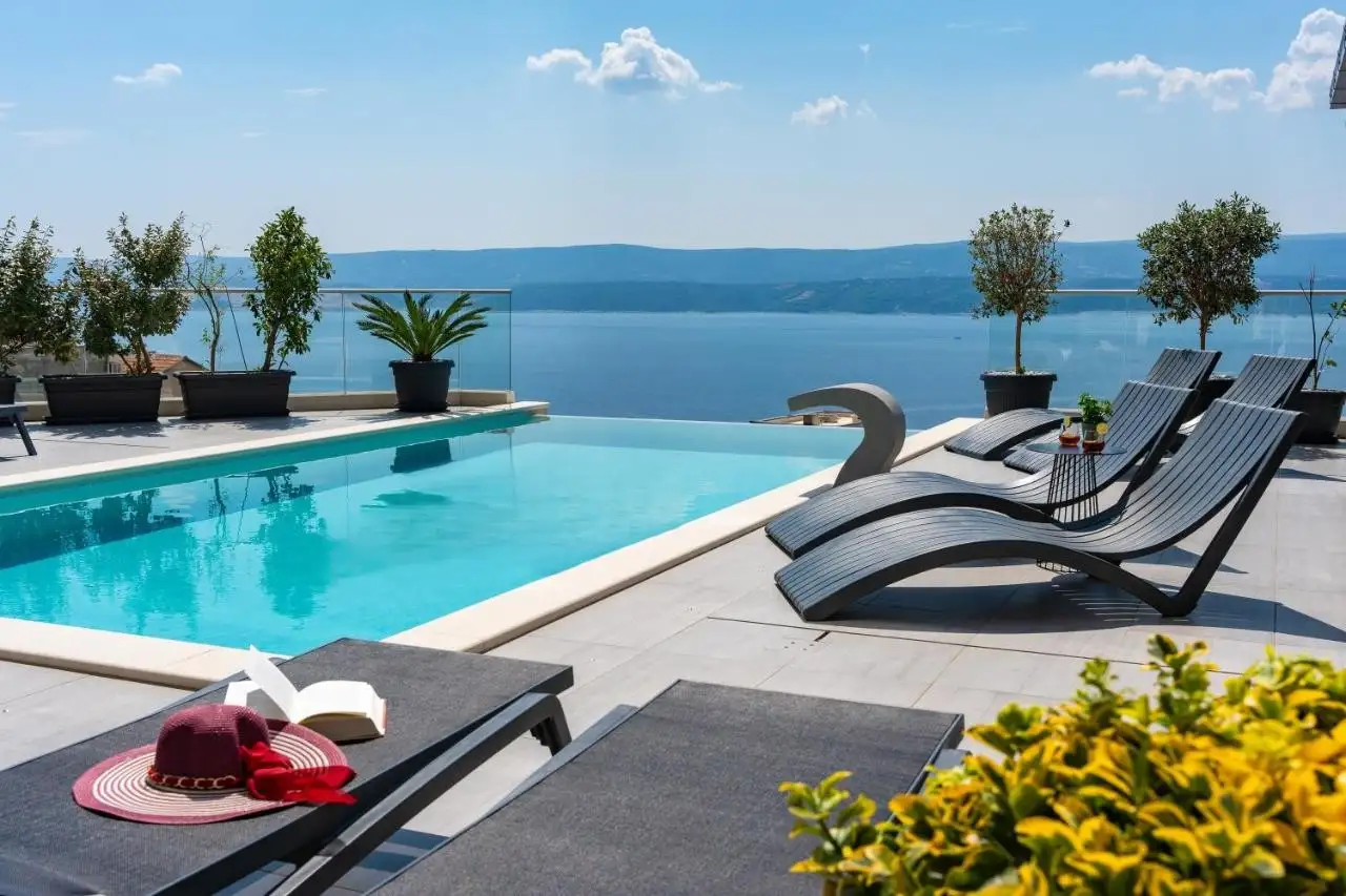 House 700m² in Croatia, Omis. Priced at 2550000€ rent photo-2