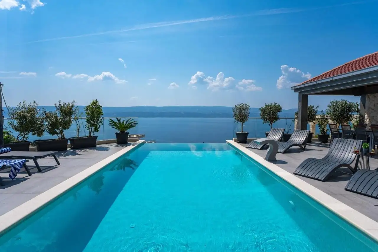 House 700m² in Croatia, Omis. Priced at 2550000€ rent photo-3
