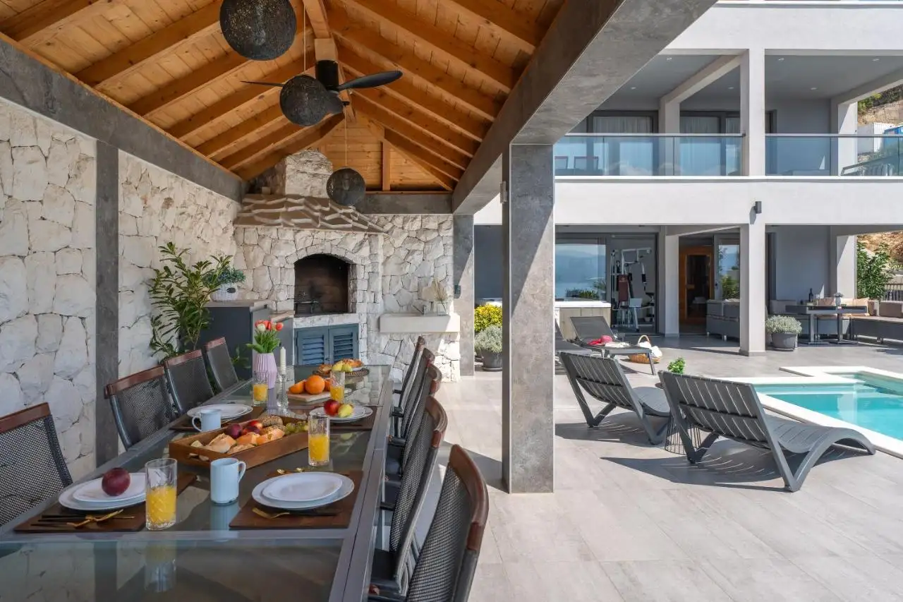 House 700m² in Croatia, Omis. Priced at 2550000€ rent photo-7