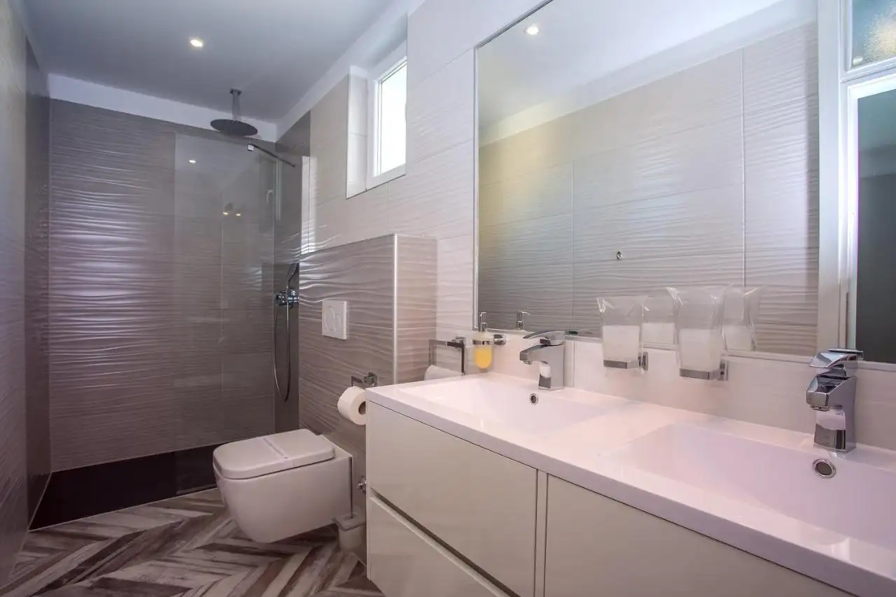 House 700m² in Croatia, Omis. Priced at 2550000€ rent photo-12
