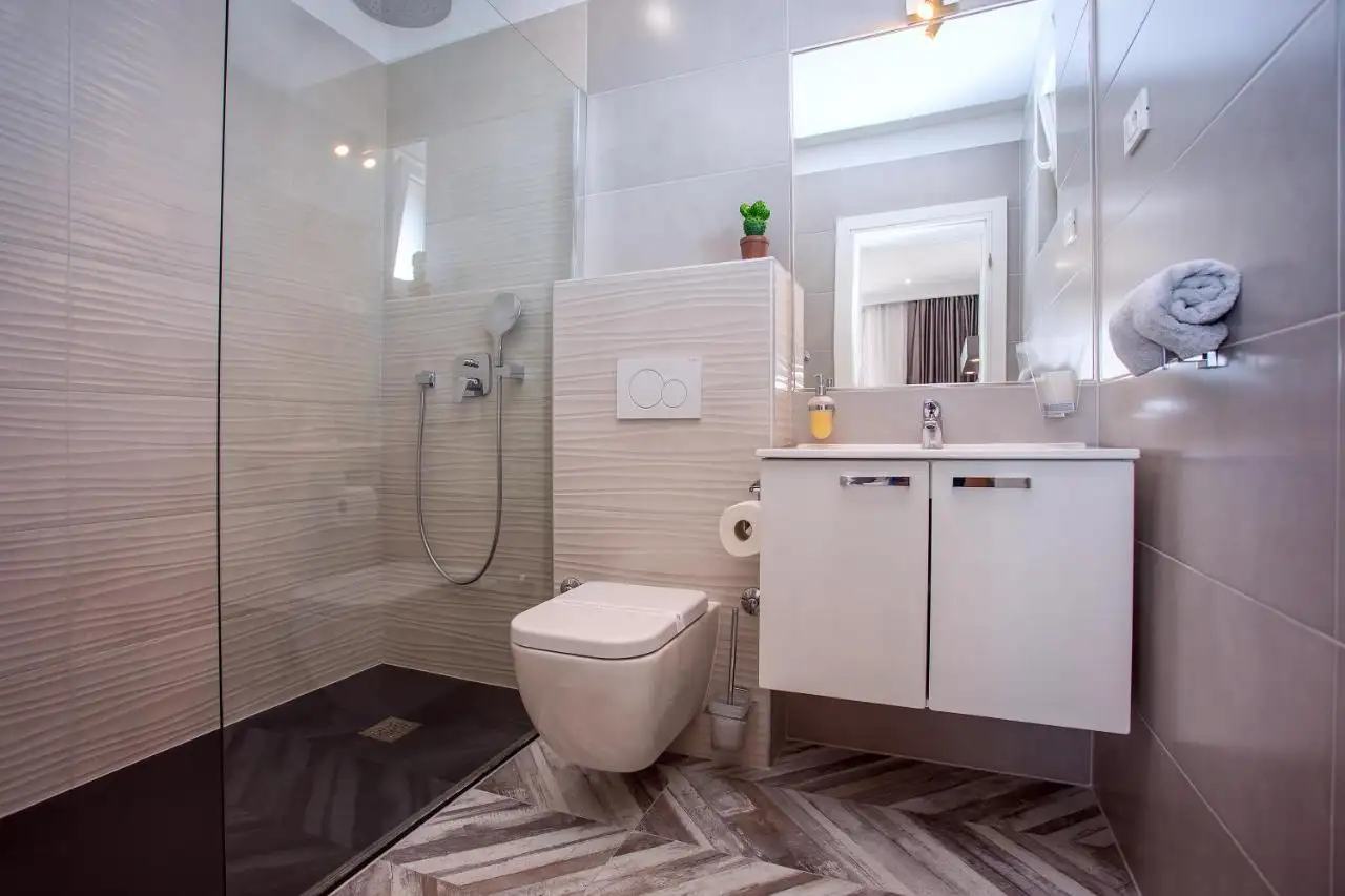 House 700m² in Croatia, Omis. Priced at 2550000€ rent photo-18