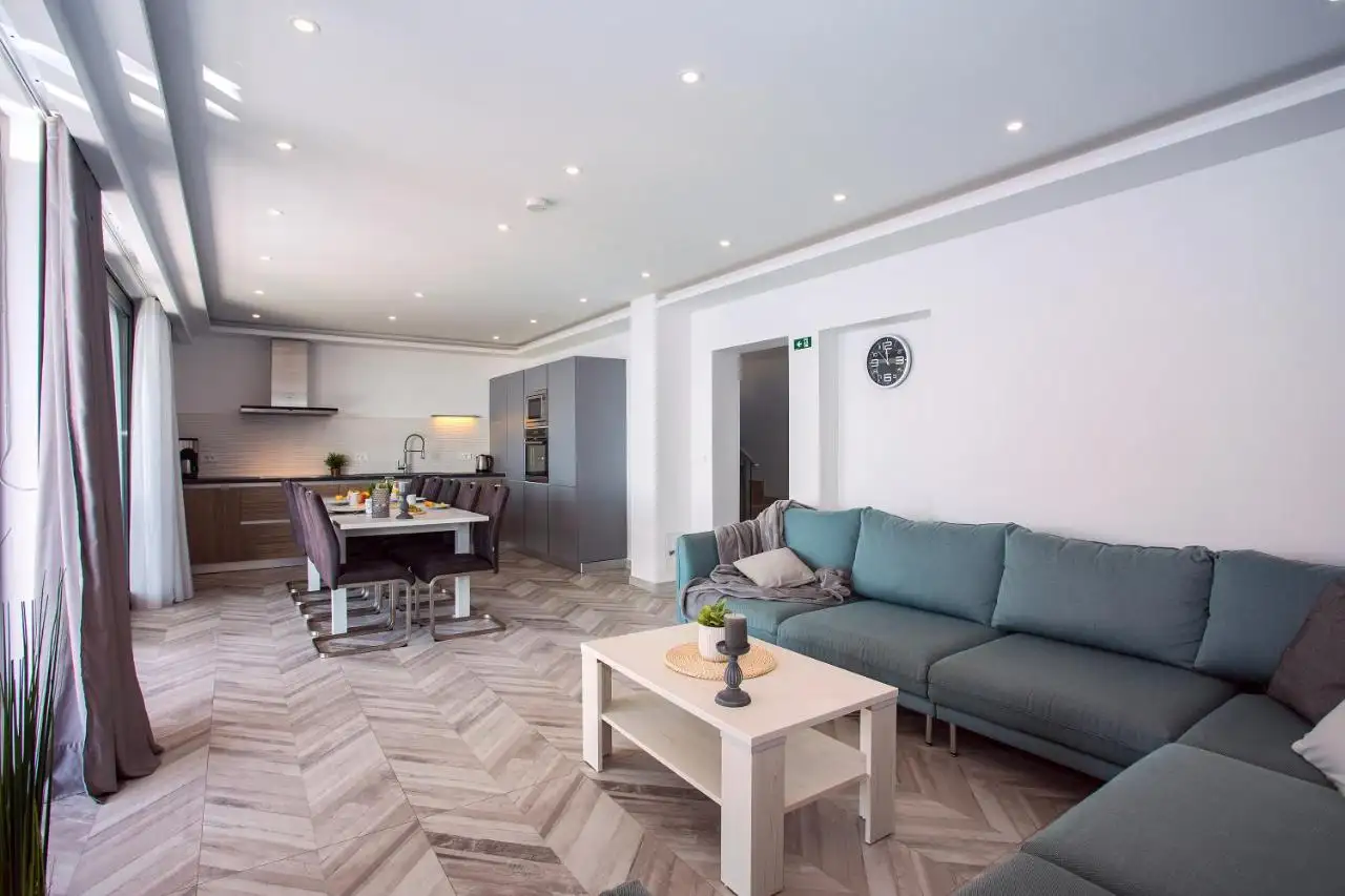 House 700m² in Croatia, Omis. Priced at 2550000€ rent photo-22