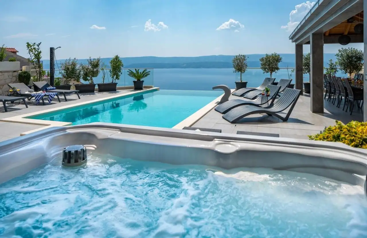 House 700m² in Croatia, Omis. Priced at 2550000€ rent photo-31
