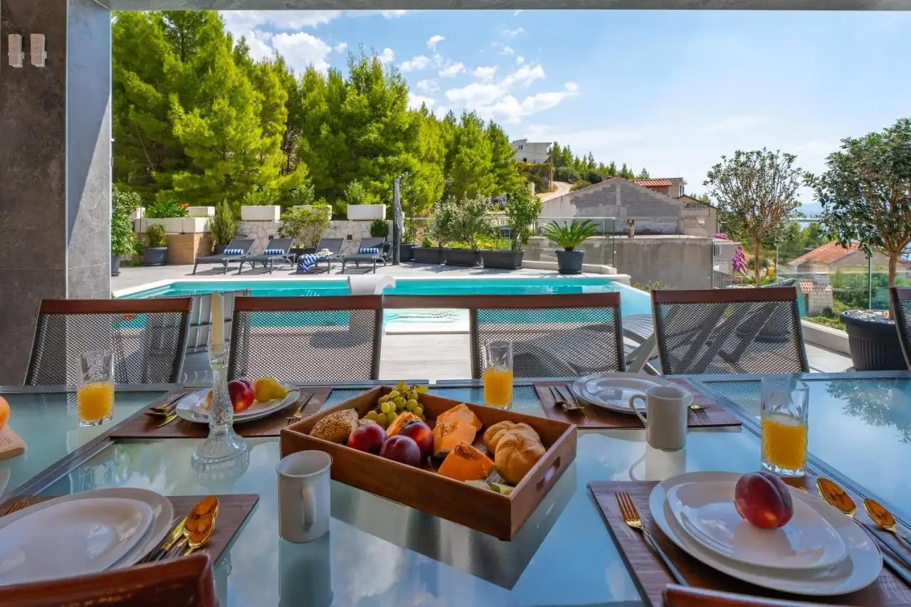 House 700m² in Croatia, Omis. Priced at 2550000€ rent photo-32
