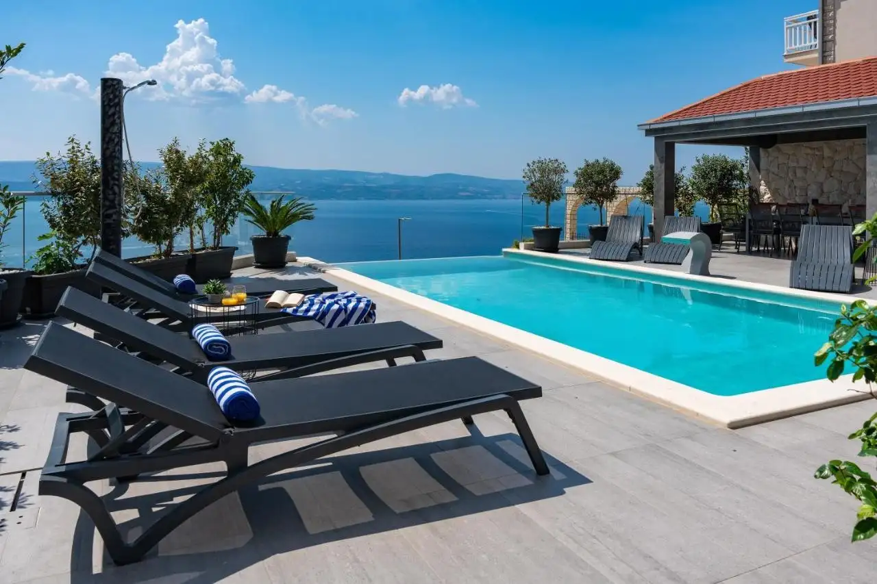 House 700m² in Croatia, Omis. Priced at 2550000€ rent photo-34