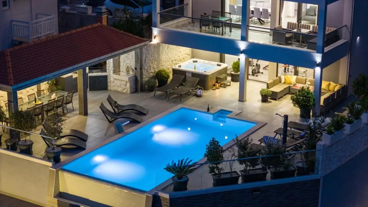 House 700m² in Croatia, Omis. Priced at 2550000€ rent photo-36